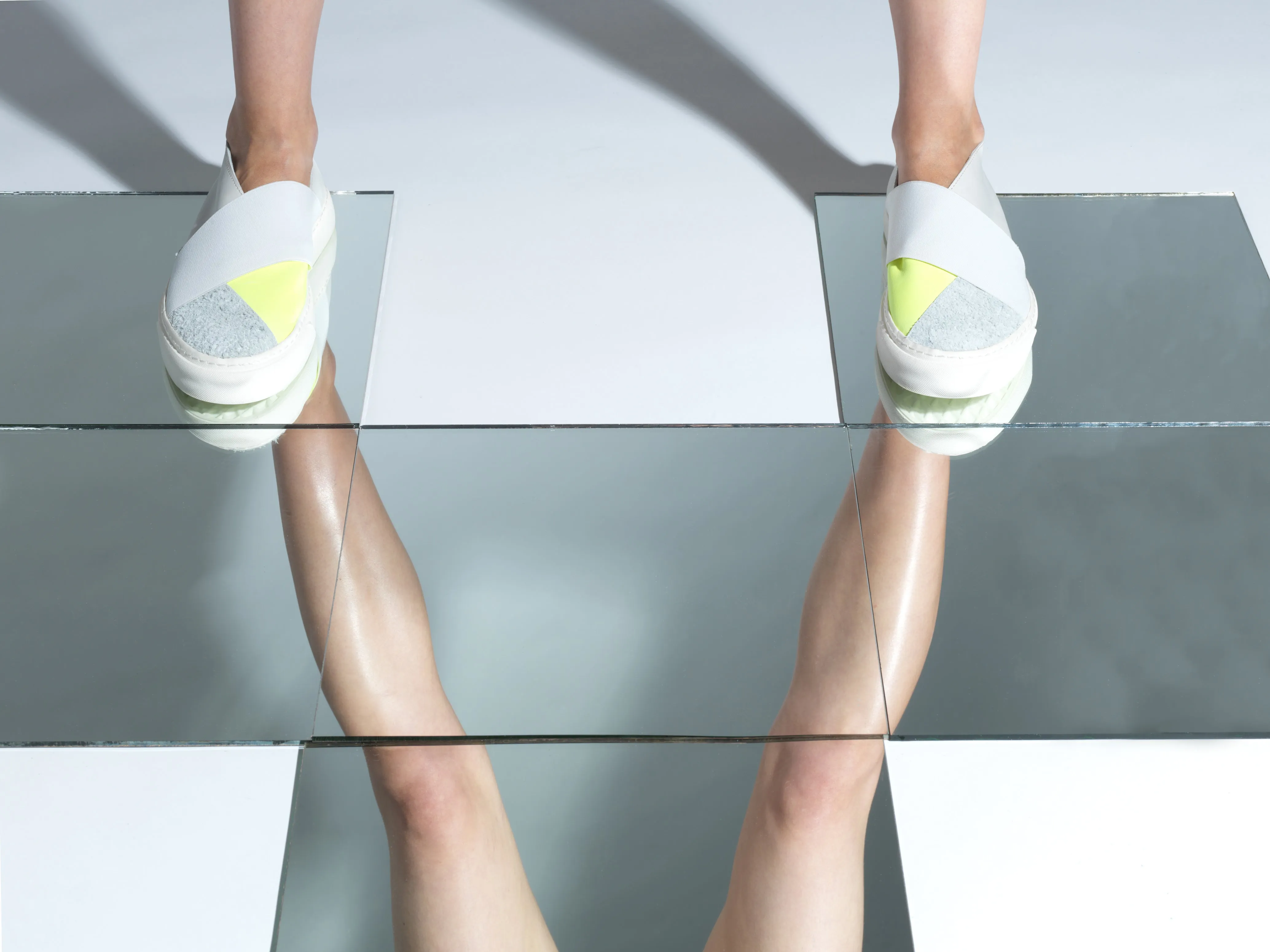 K4 / NEON WHITE / UNISEX LEATHER SNEAKER