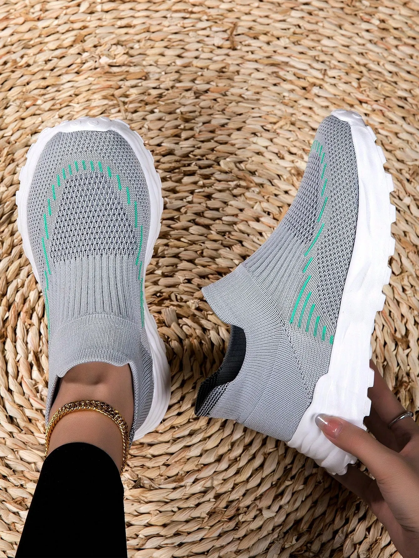 Mesh Upper New Slip-On Socks Sneakers